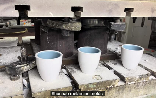 Nhà máy Shunhao: Sản xuất bộ đồ ăn Melamine 2 màu
    